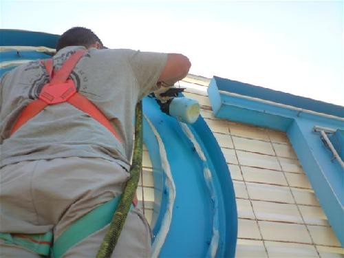 POSE SUR SITE D'UNE  ENSEIGNE ALUMINIUM 3D  EQUIPEMENT NEON  AUBAGNE